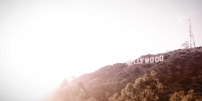 青岛成德:以纳米级研磨抛光技术,重塑光学模具与高端密封件的表面美学与性能极限